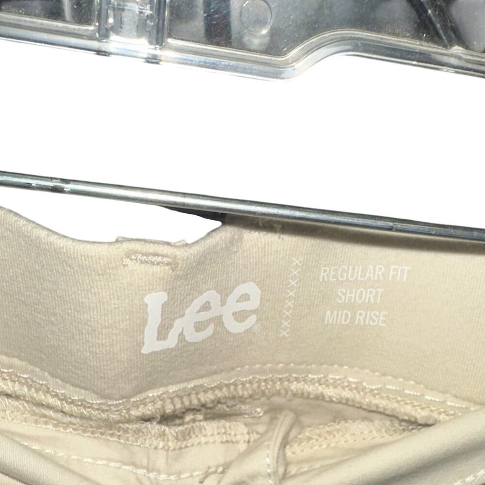 Lee NWOT Women's Cargo Shorts in Off-White Size 16 - Picture 2 of 6